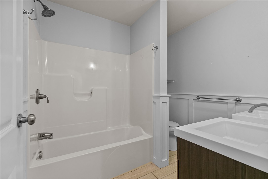 17 Phillips Avenue Middletown, RI 02842 - Photo 15 of 27