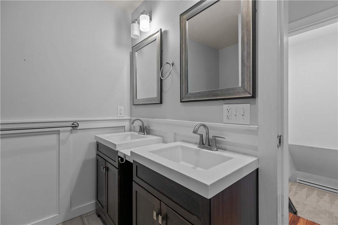 17 Phillips Avenue Middletown, RI 02842 - Photo 16 of 27