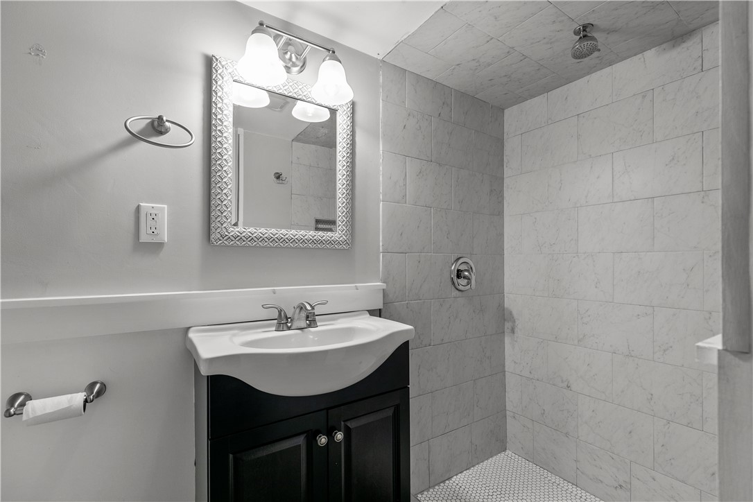 17 Phillips Avenue Middletown, RI 02842 - Photo 19 of 27