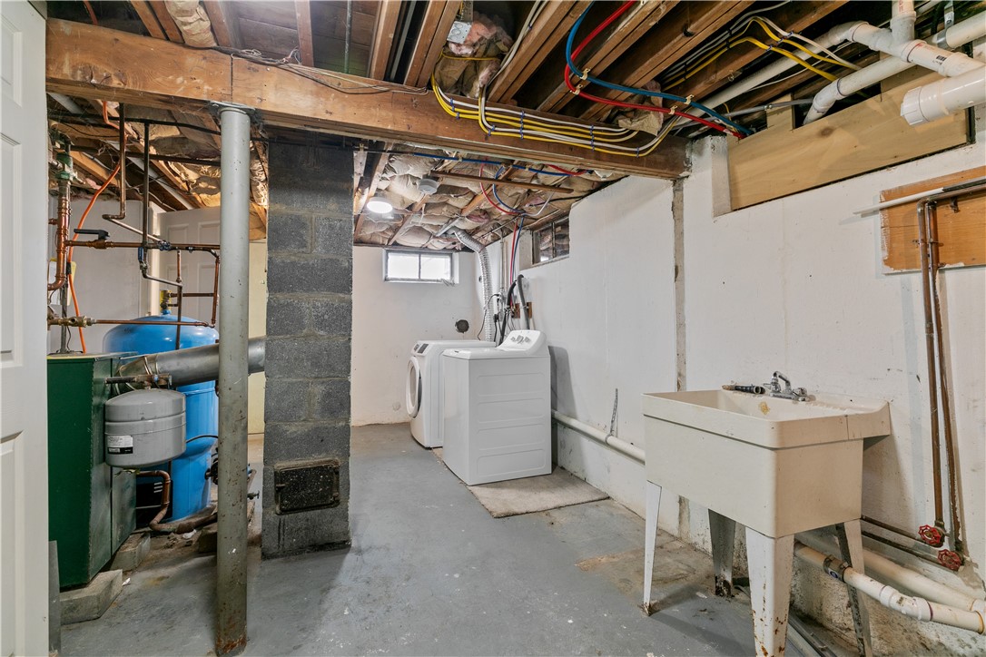 17 Phillips Avenue Middletown, RI 02842 - Photo 23 of 27