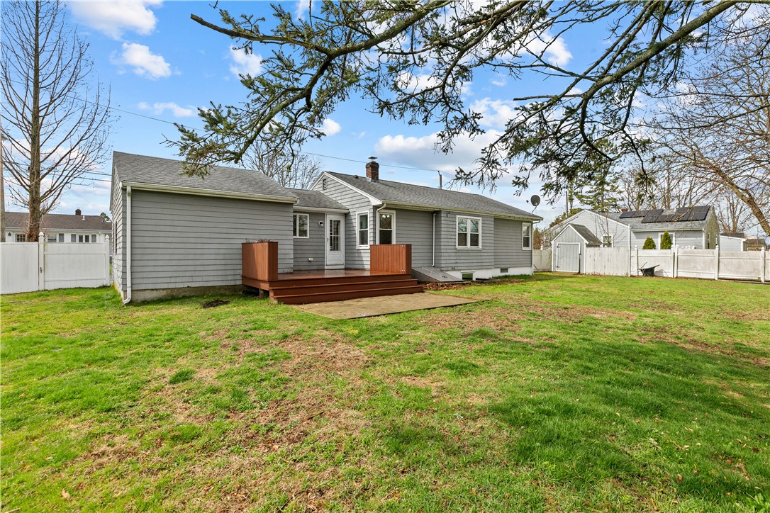 17 Phillips Avenue Middletown, RI 02842 - Photo 25 of 27