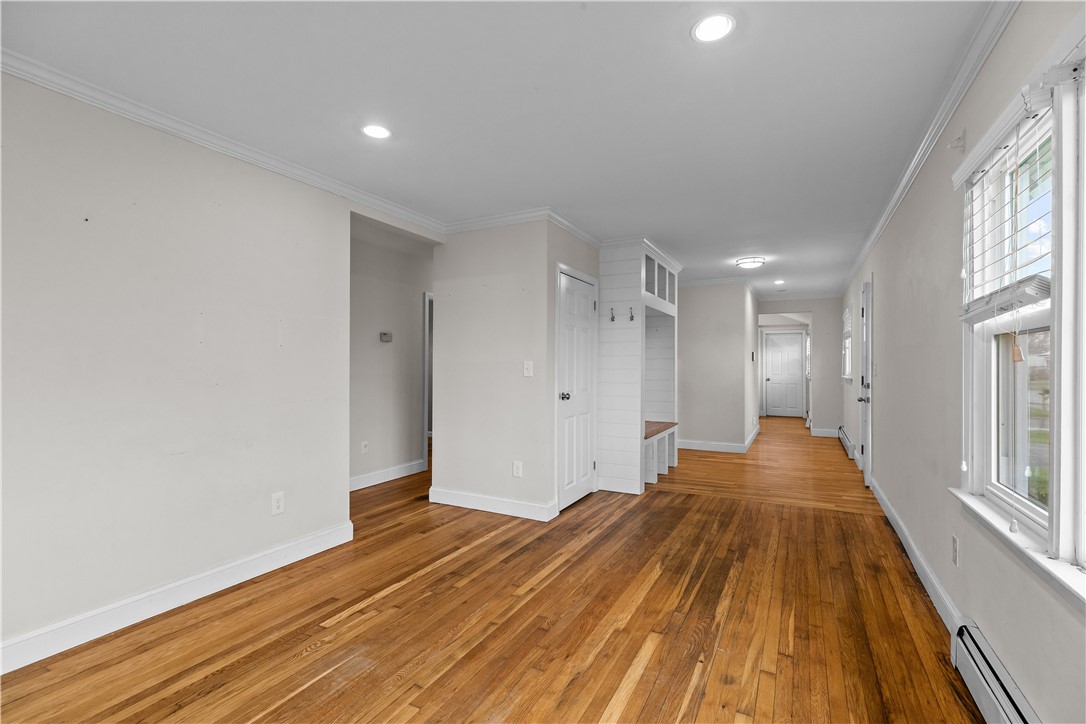 17 Phillips Avenue Middletown, RI 02842 - Photo 5 of 27