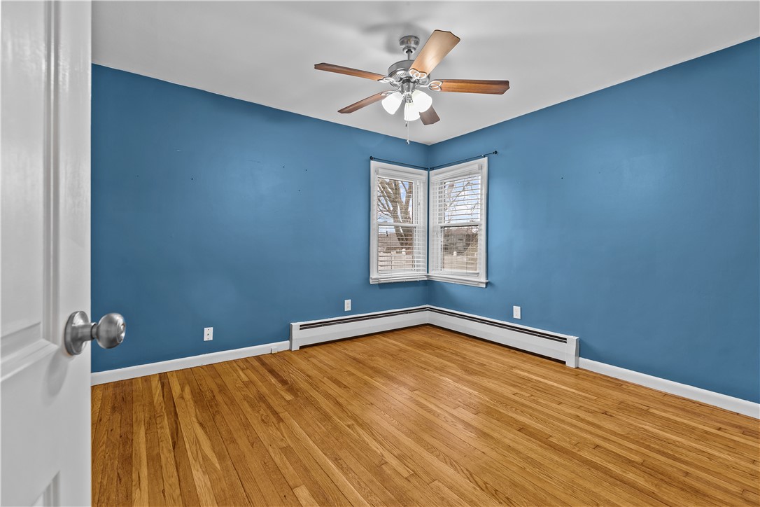 17 Phillips Avenue Middletown, RI 02842 - Photo 9 of 27