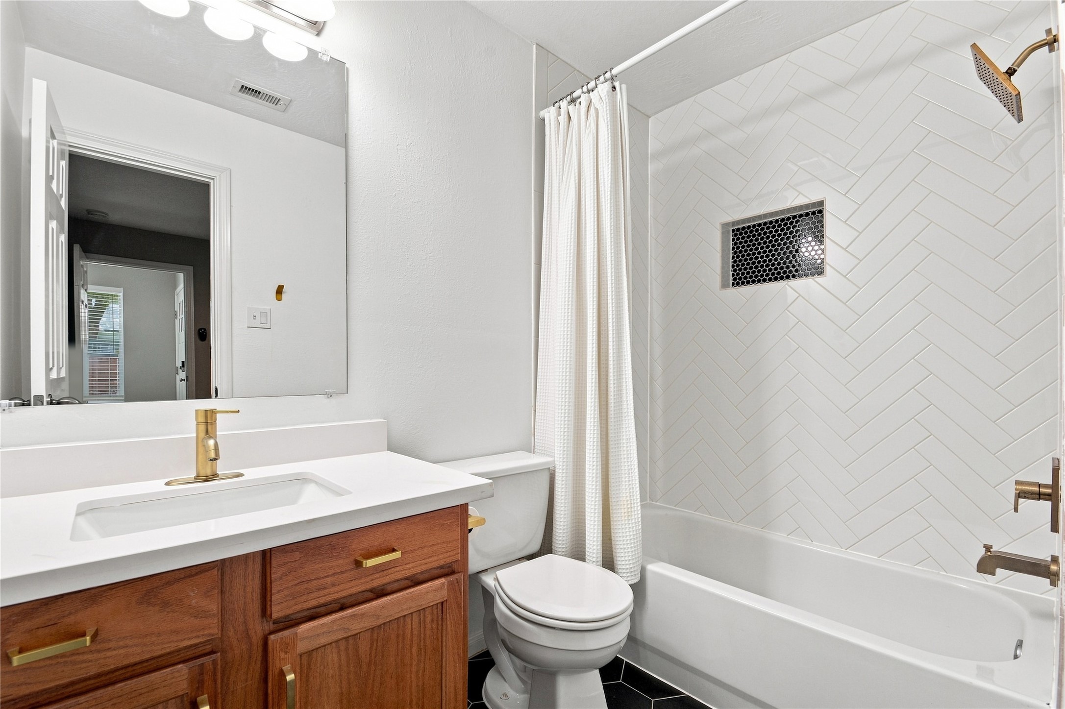 1421 Ruthven Street Houston, TX 77019 - Photo 9 of 36 Gallery Image 9