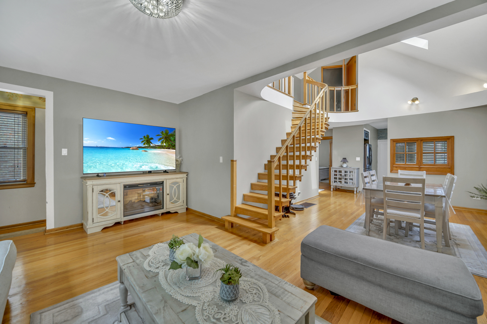 3331 North Rutherford Avenue Chicago, IL 60634 - Photo 8 of 42 Gallery Image 8