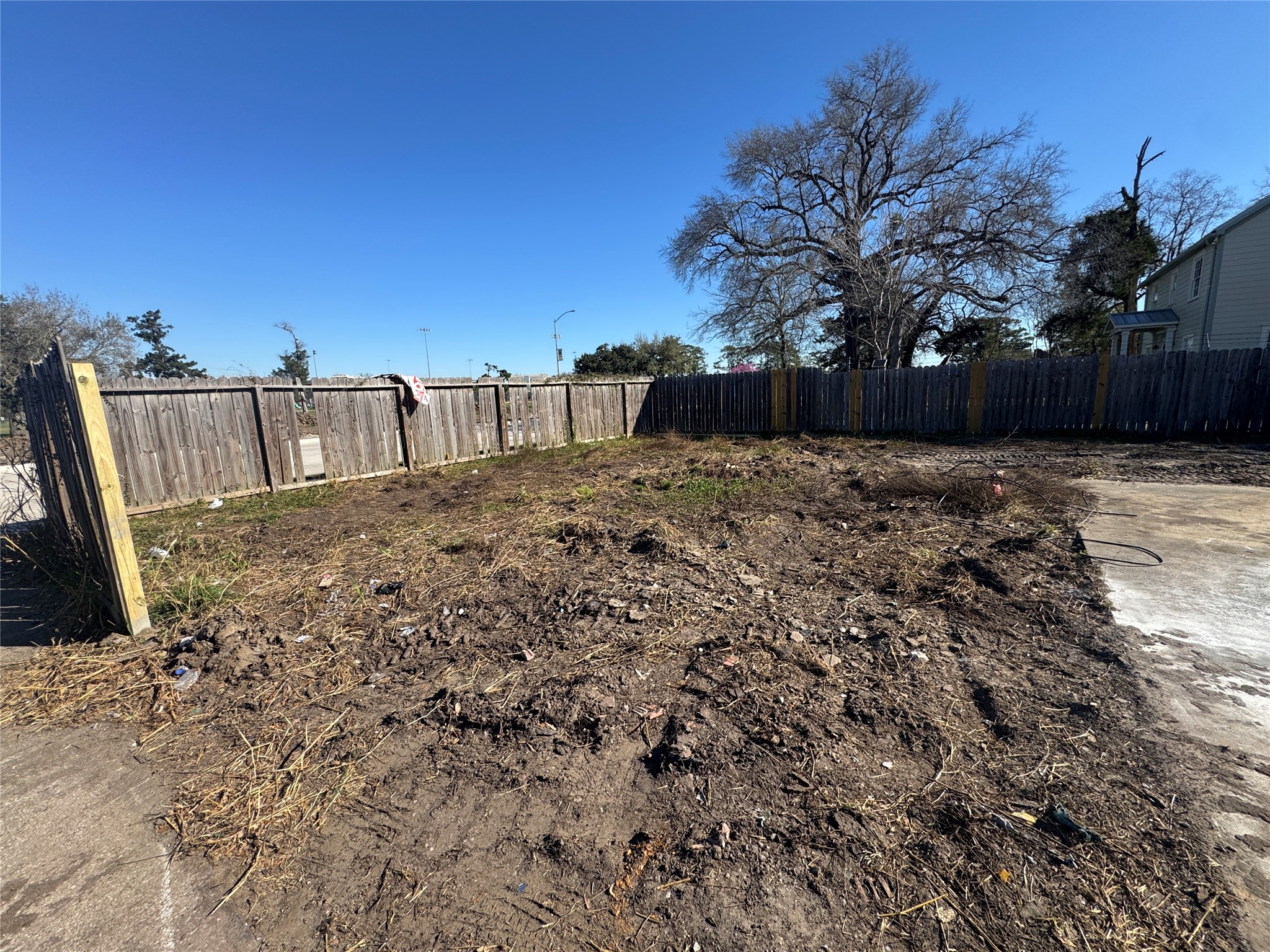 4802 Old Spanish Trail Houston, TX 77021 - Photo 6 of 9 a view of a backyard of the house