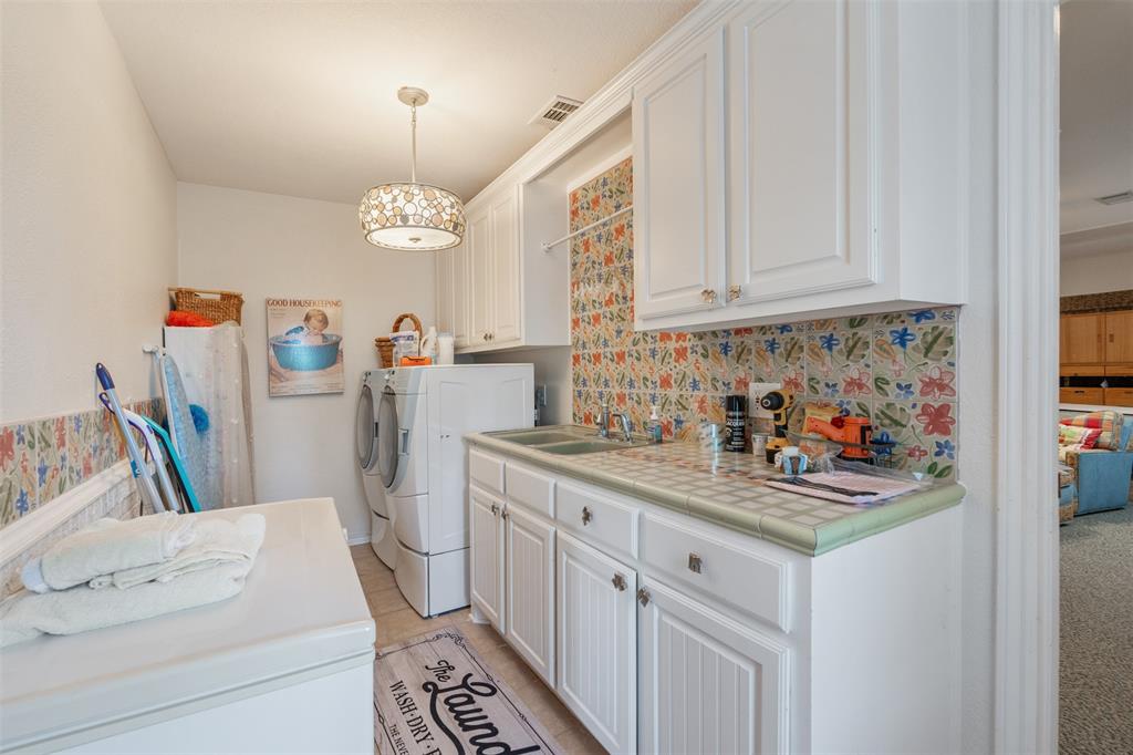 471 Stirrup Ranch Road Trinidad, TX 75163 - Photo 28 of 40 Full size laundry with deep freeze