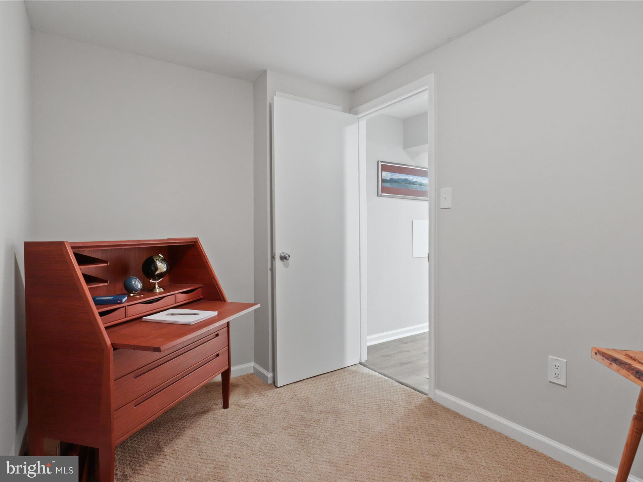 6558 Gildar Street Alexandria, VA 22310 - Photo 22 of 53 a room with furniture and natural light