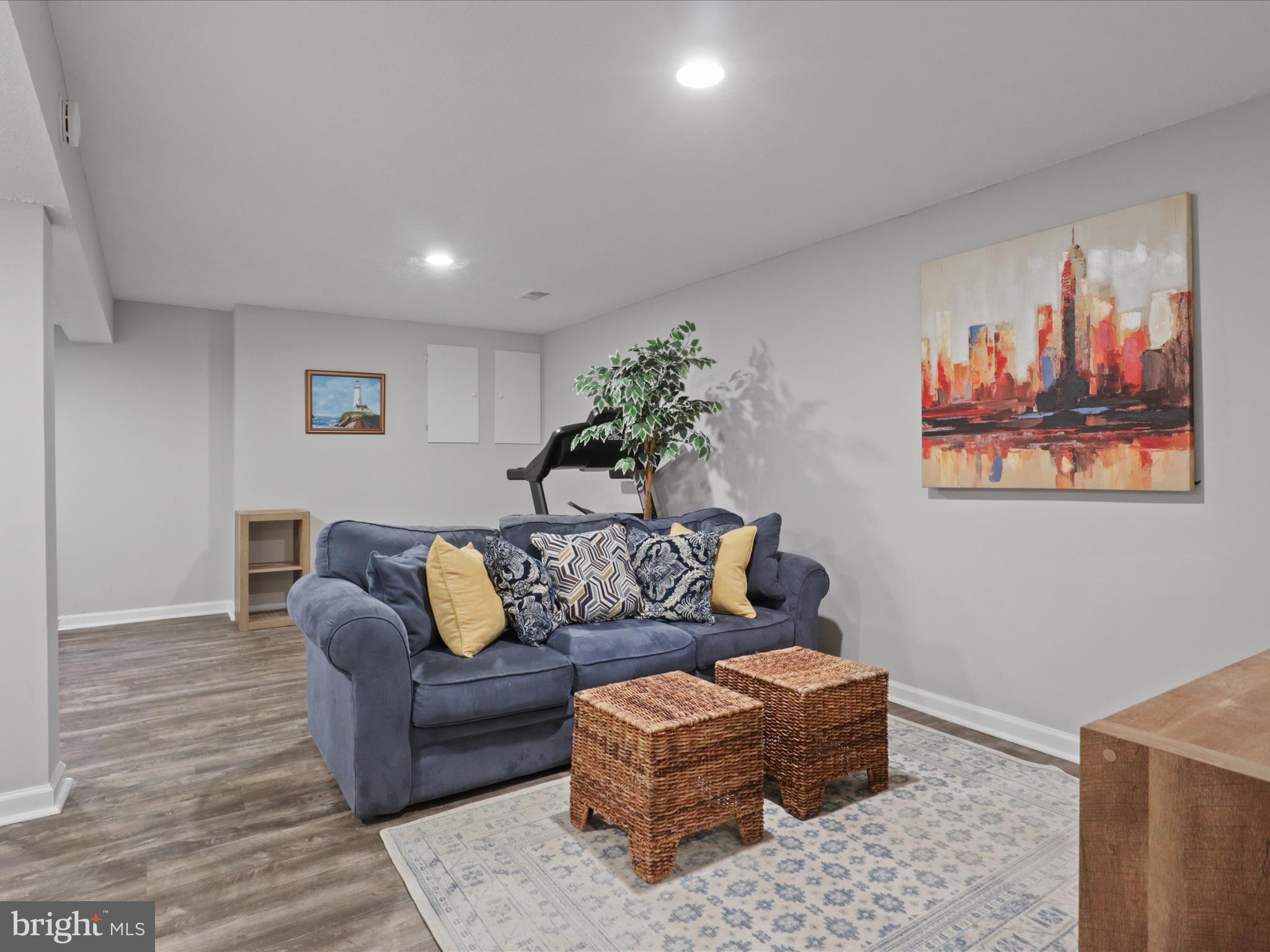 6558 Gildar Street Alexandria, VA 22310 - Photo 23 of 53 a living room with furniture and a couch