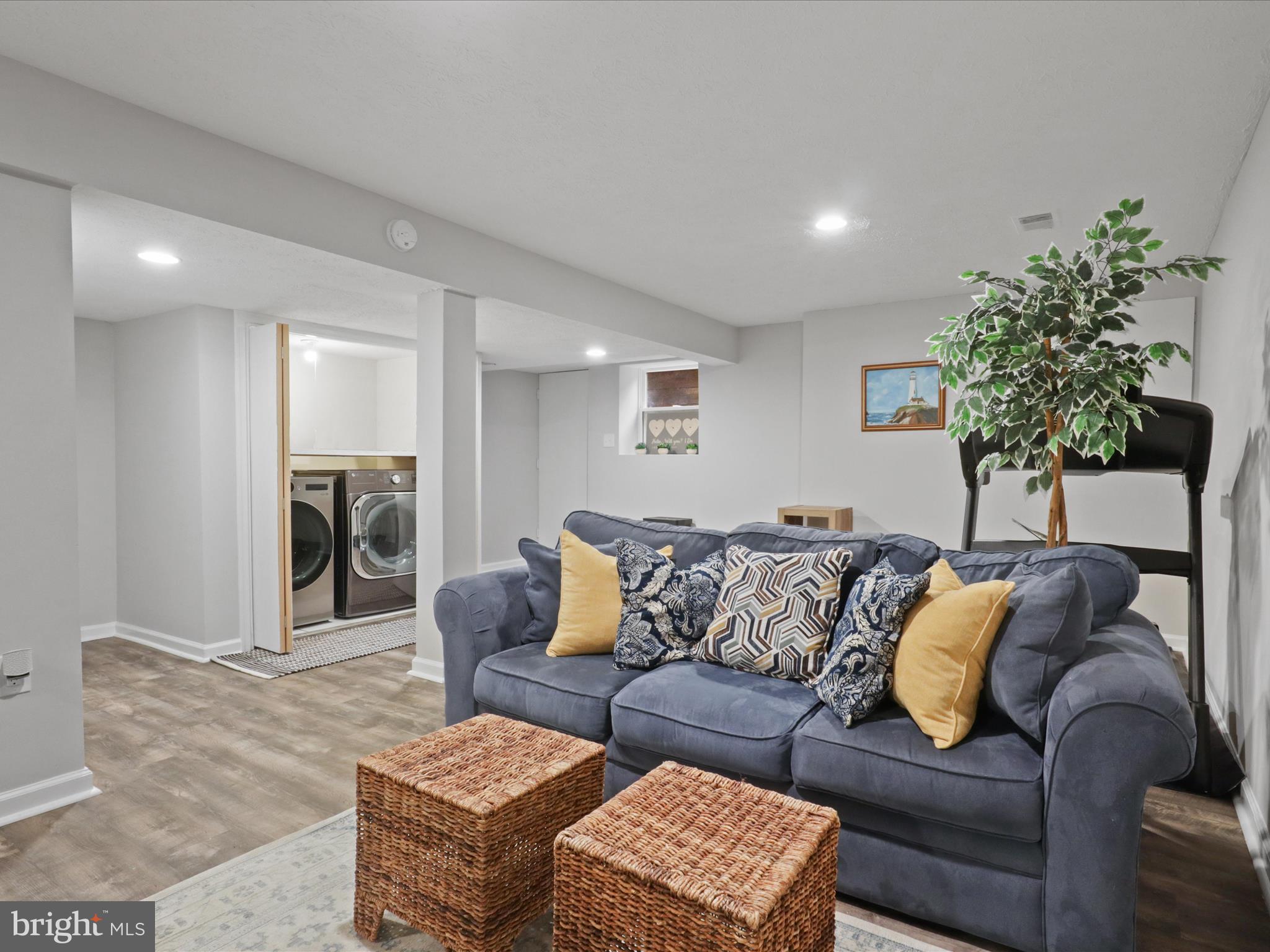 6558 Gildar Street Alexandria, VA 22310 - Photo 24 of 53 a living room with furniture and a potted plant