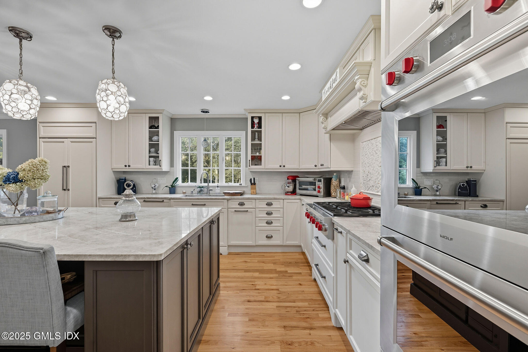 25 Buxton Lane Riverside, CT 06878 - Photo 5 of 16 a kitchen with cabinets and window
