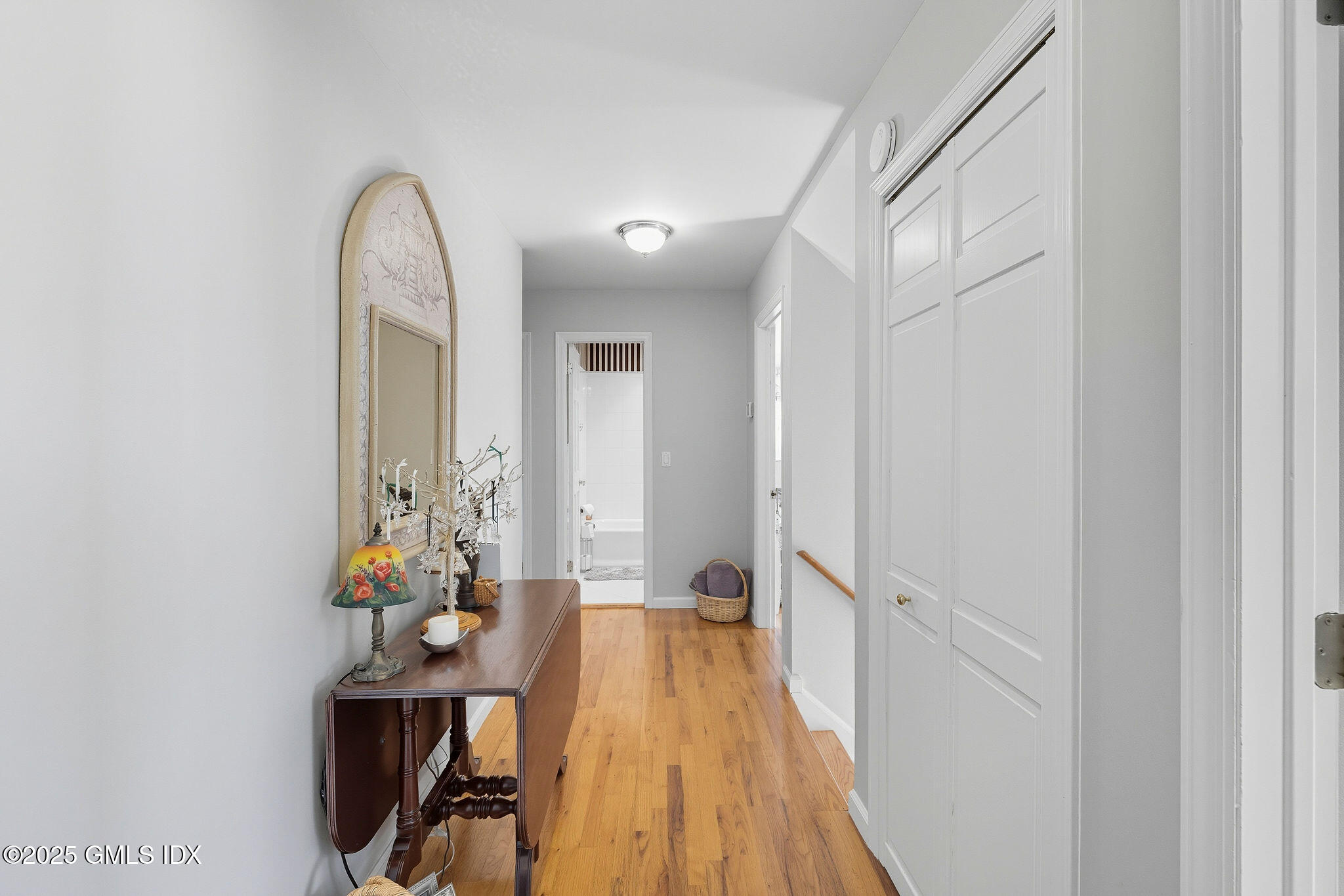 25 Buxton Lane Riverside, CT 06878 - Photo 9 of 16 a view of a room with wooden floor and furniture