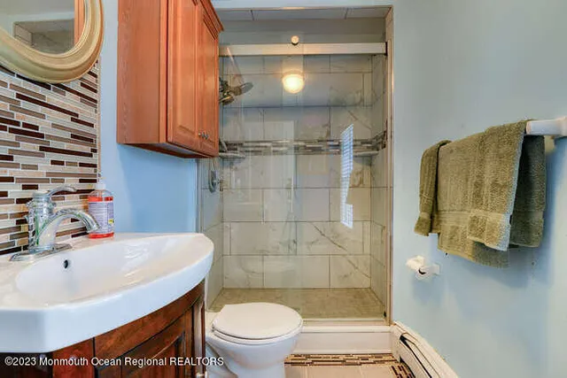 a view of a house with backyard