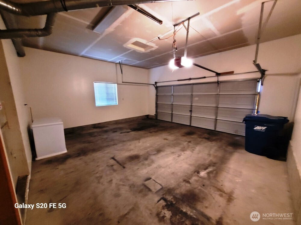 18957 108th Lane Southeast Renton, WA 98055 - Photo 11 of 12 Gallery Image 11