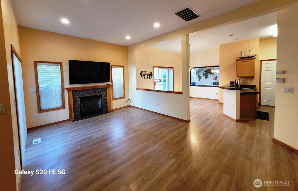 18957 108th Lane Southeast Renton, WA 98055 - Photo 2 of 12 Gallery Image 2
