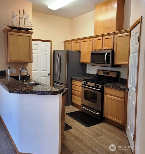18957 108th Lane Southeast Renton, WA 98055 - Photo 3 of 12 Gallery Image 3