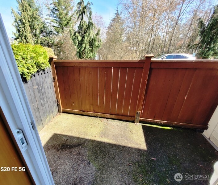 18957 108th Lane Southeast Renton, WA 98055 - Photo 4 of 12 Gallery Image 4