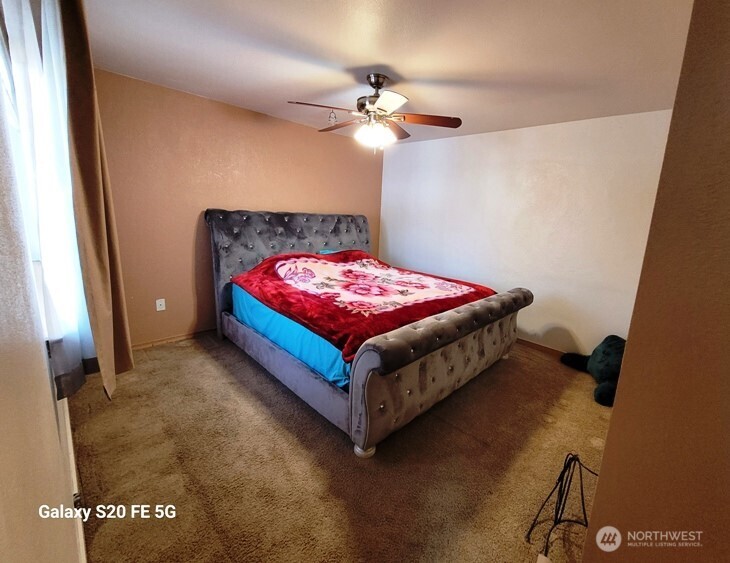 18957 108th Lane Southeast Renton, WA 98055 - Photo 5 of 12 Gallery Image 5