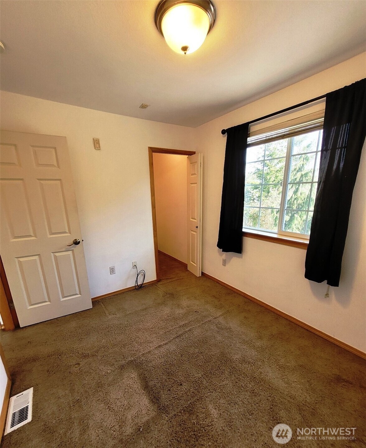 18957 108th Lane Southeast Renton, WA 98055 - Photo 7 of 12 Gallery Image 7