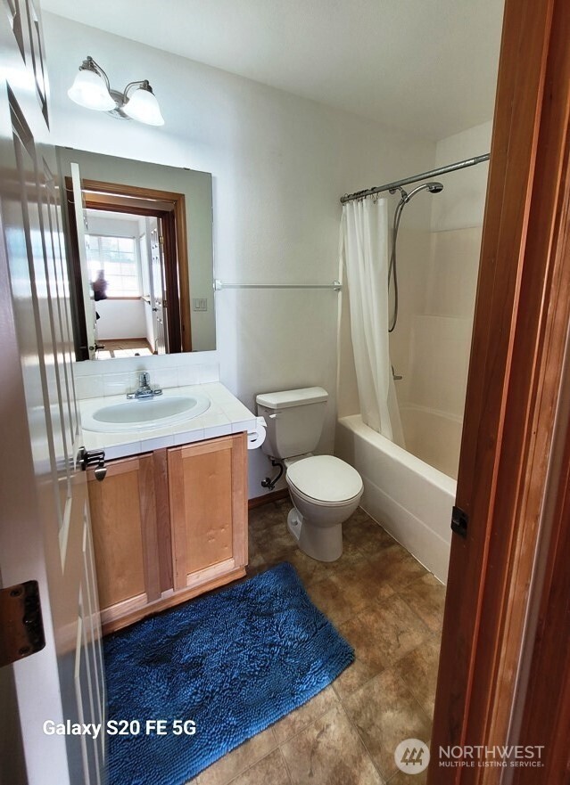 18957 108th Lane Southeast Renton, WA 98055 - Photo 9 of 12 Gallery Image 9