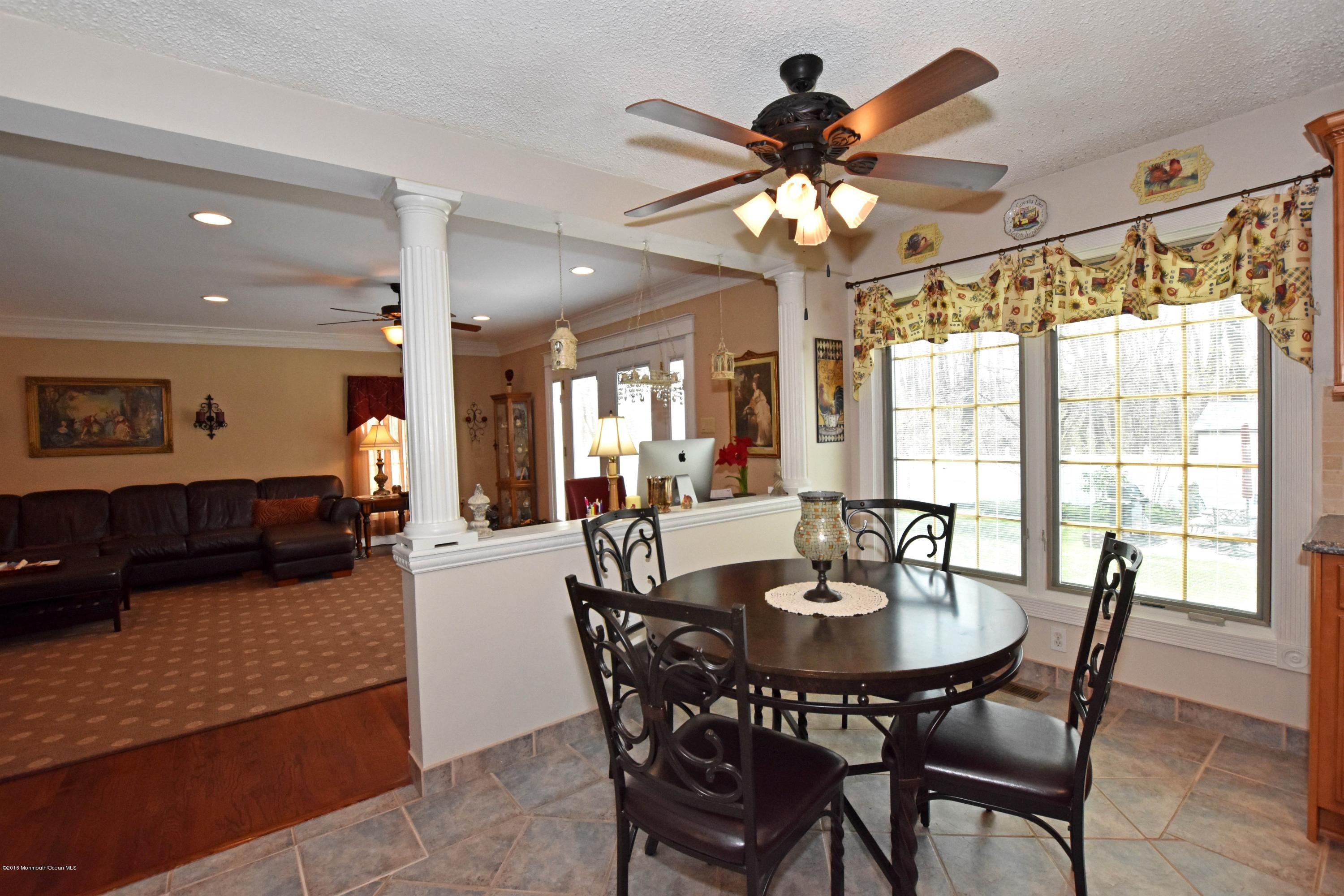 007_Breakfast Area