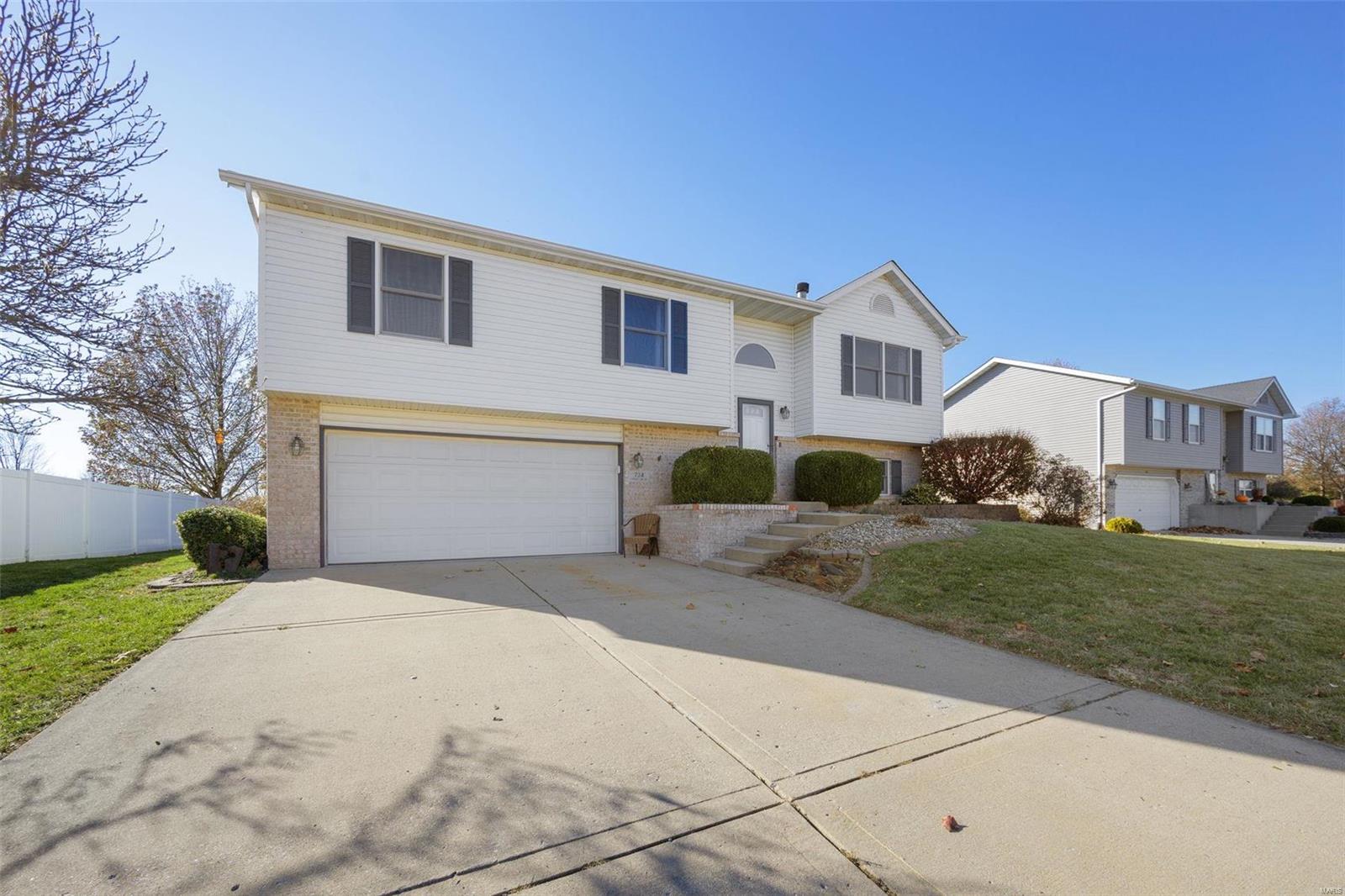 724 Copper Line Road Maryville, IL 62062 - Photo 2 of 26 Gallery Image 2
