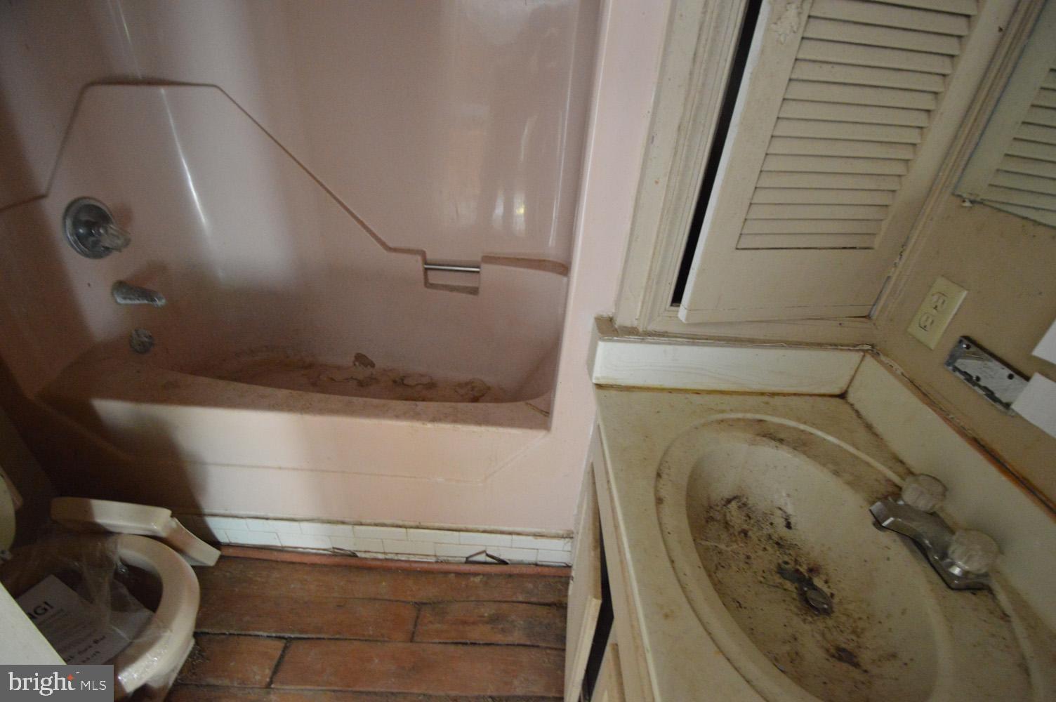 3700 Old Milford Mill Road Baltimore, MD 21244 - Photo 11 of 20 1ST FLOOR BATH