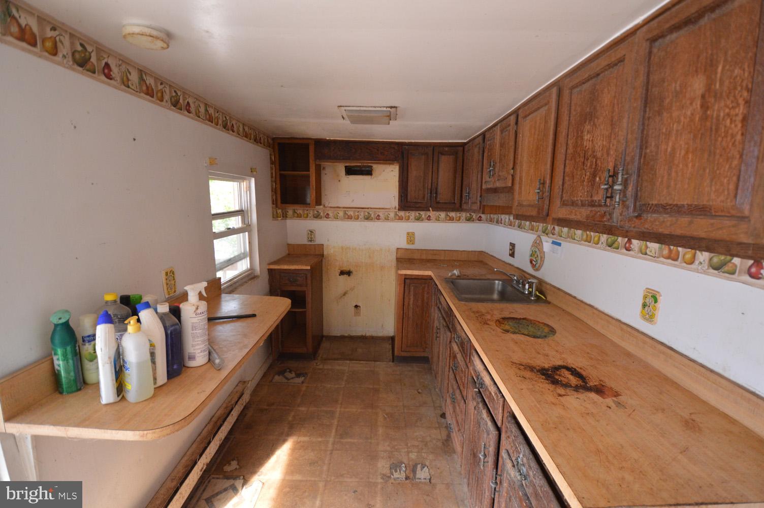 3700 Old Milford Mill Road Baltimore, MD 21244 - Photo 8 of 20 KITCHEN