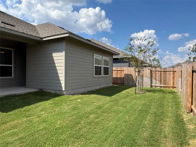 $2,325 | 102 Corn Lane, Hutto, TX 78634