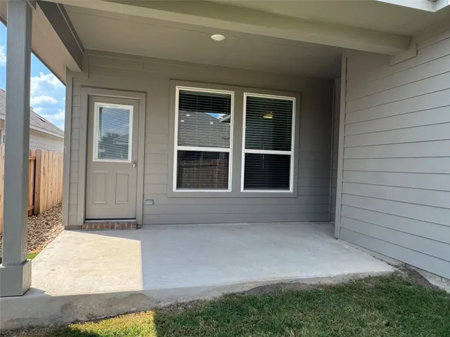$2,325 | 102 Corn Lane, Hutto, TX 78634