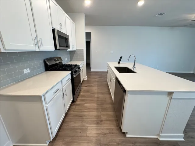 $2,325 | 102 Corn Lane, Hutto, TX 78634