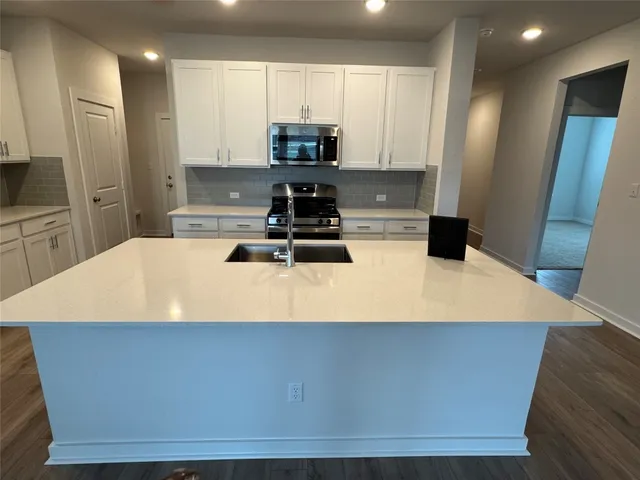 $2,325 | 102 Corn Lane, Hutto, TX 78634