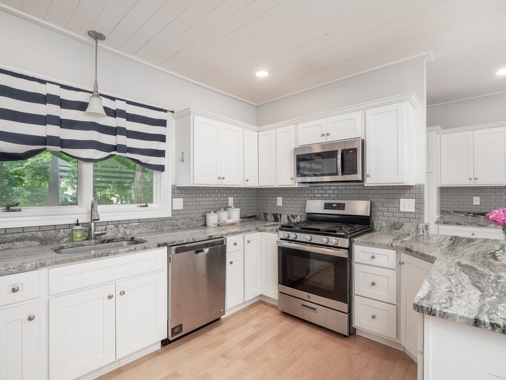 2 Clark Road Andover, MA 01810 - Photo 4 of 37