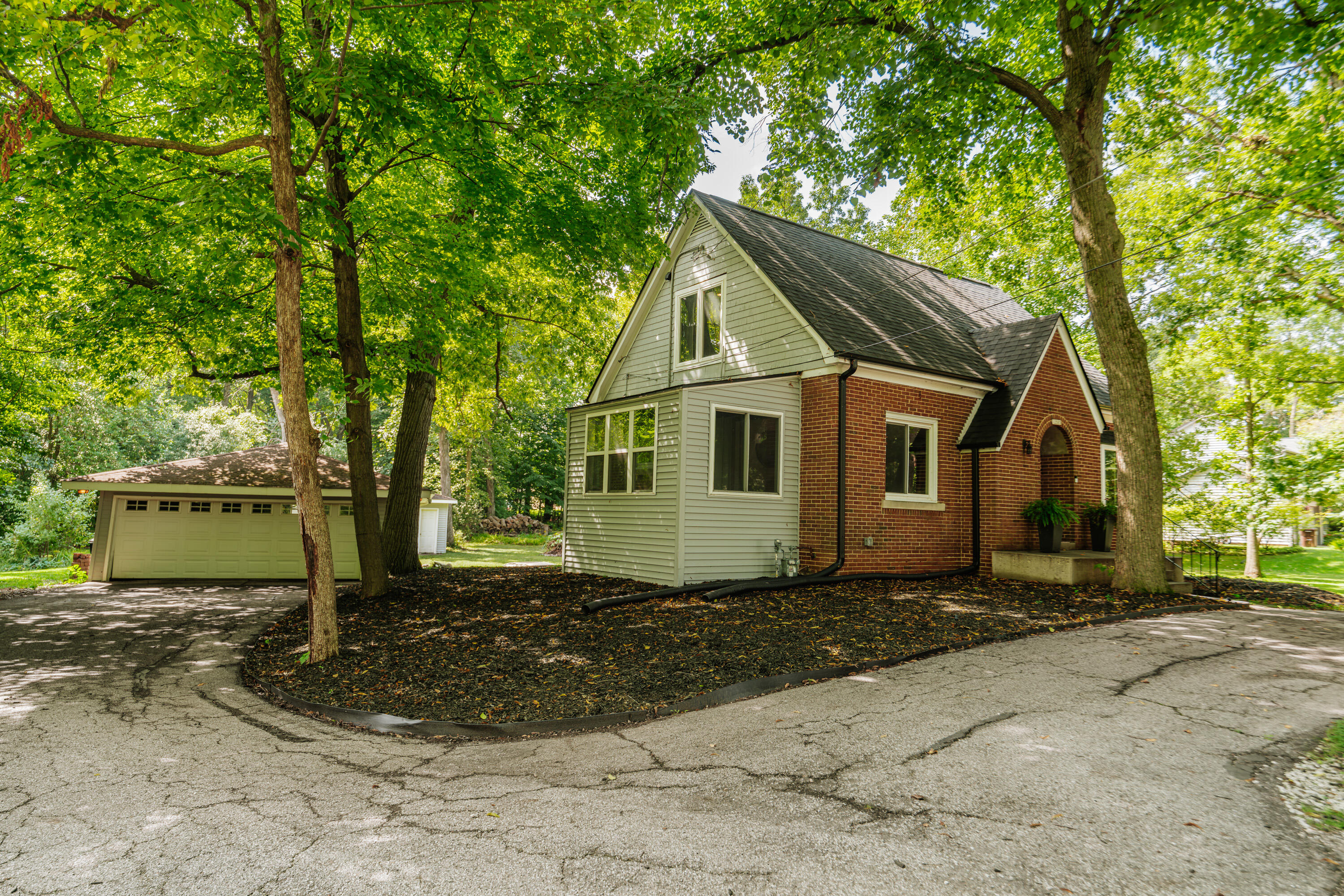 12585 West Cold Spring Road New Berlin, WI 53151 - Photo 28 of 31 Parking Space of Turn Around
