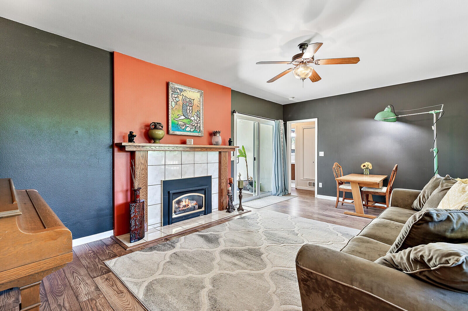 2833 Lower River Road Grants Pass, OR 97526 - Photo 4 of 60 Large Living room!