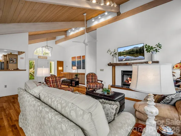 $795,000 | 209 Walnut Ridge Road, Brevard, NC 28712