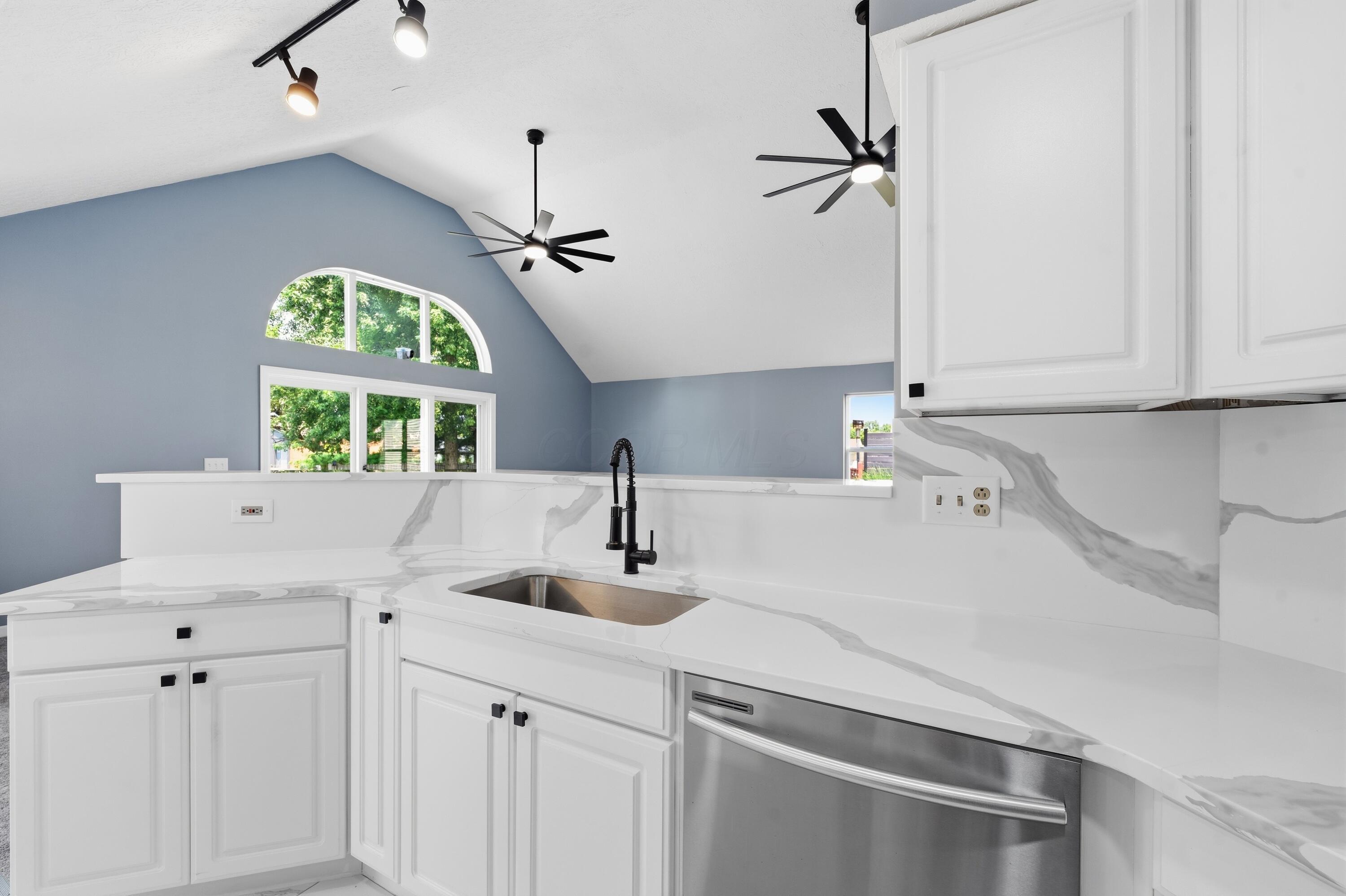 5332 Sutter Home Road Hilliard, OH 43026 - Photo 15 of 49 Kitchen3
