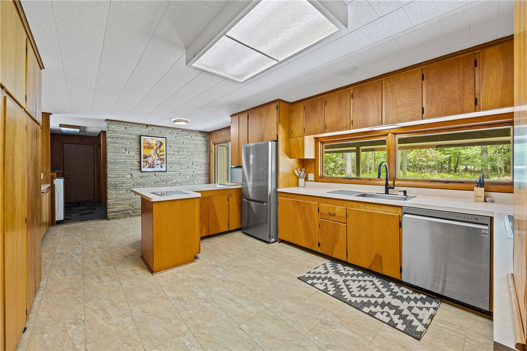 1455 Ayrault Road Perinton, NY 14450 - Photo 12 of 31