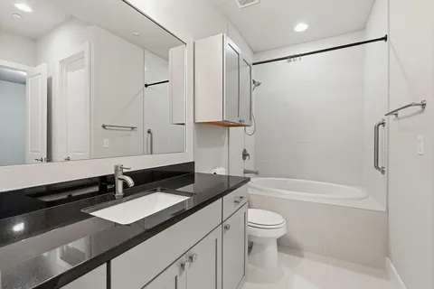 $575,000 | 8200 Southwest Parkway, Unit 302, Austin, TX 78735