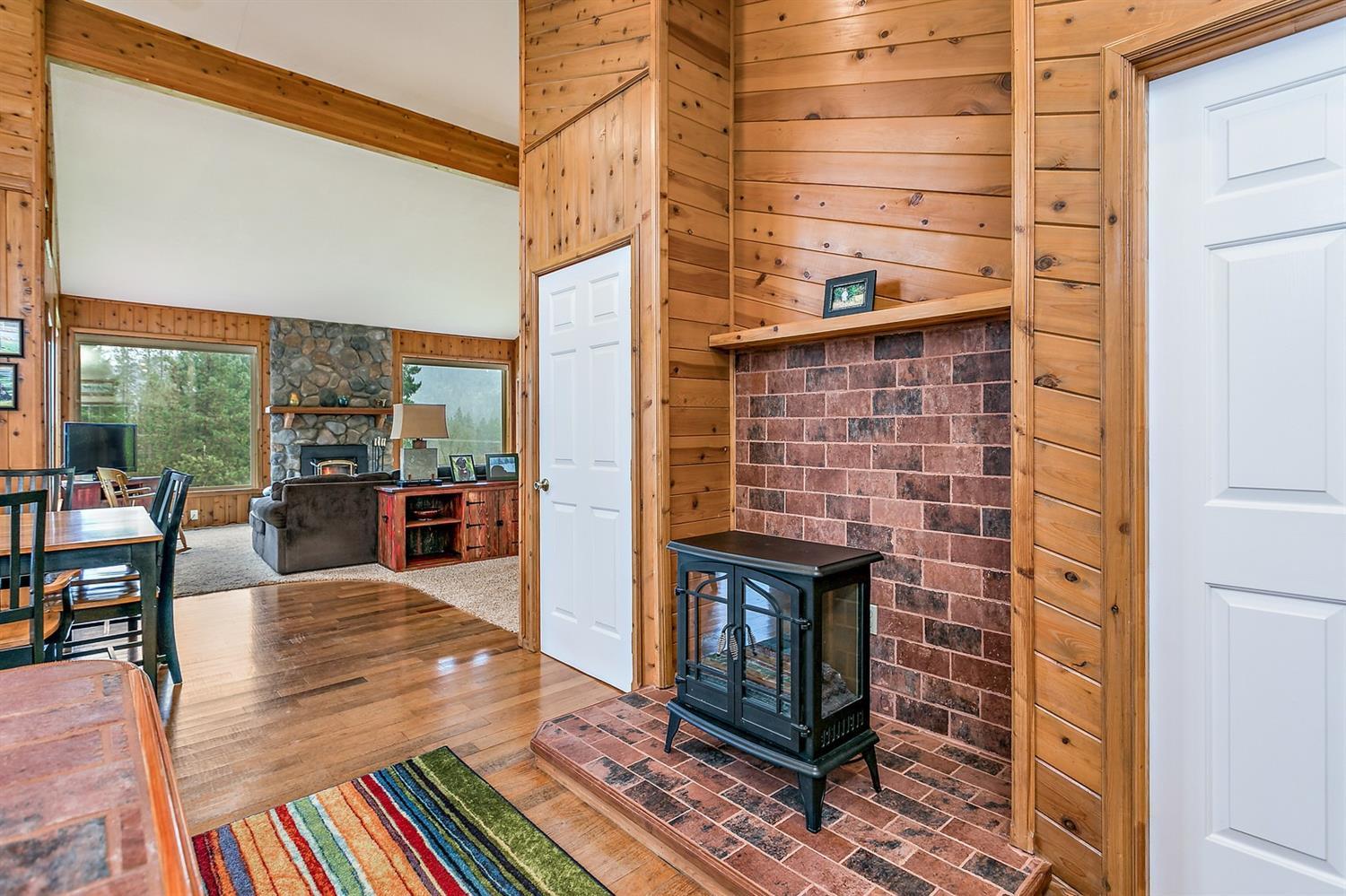 8050 North Applegate Road Grants Pass, OR 97527 - Photo 30 of 34 More inspiring interior photos