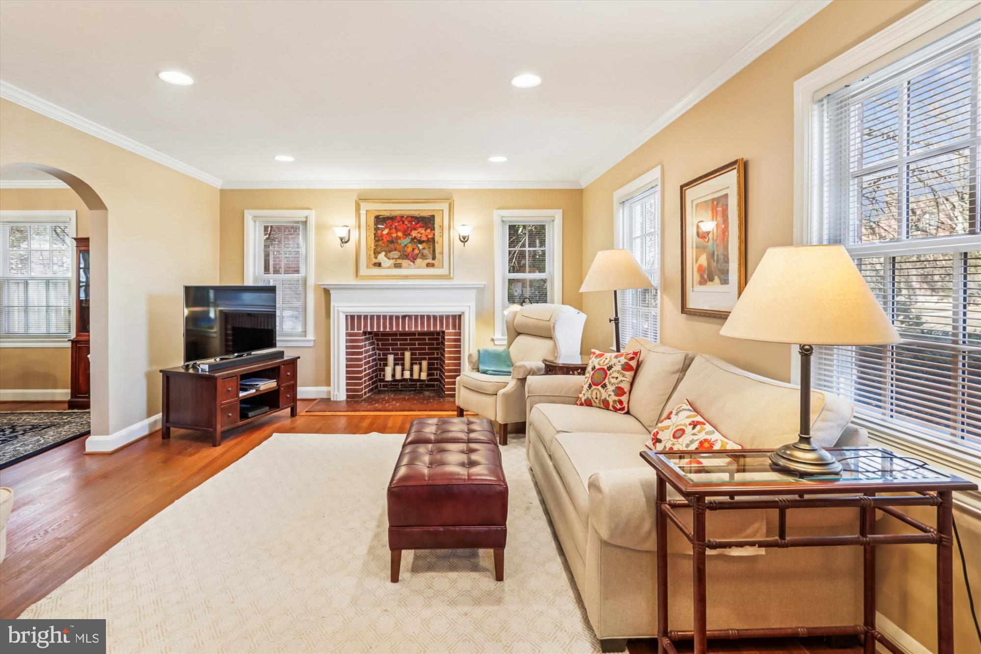 5833 Nebraska Avenue Northwest Washington, DC 20015 - Photo 4 of 67 Living Room