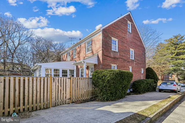 $1,250,000 | 5833 Nebraska Avenue Northwest, Washington, DC 20015