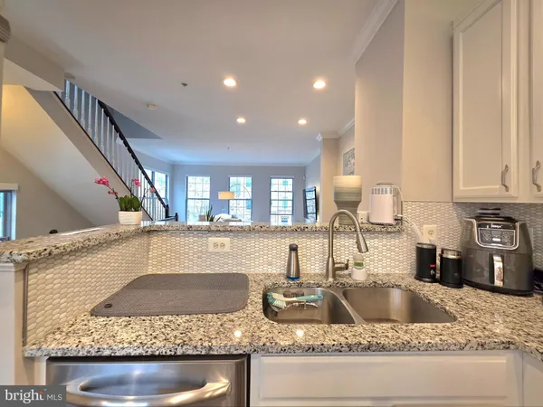 $3,650 | 5300 Arapaho Lane, Alexandria, VA 22312