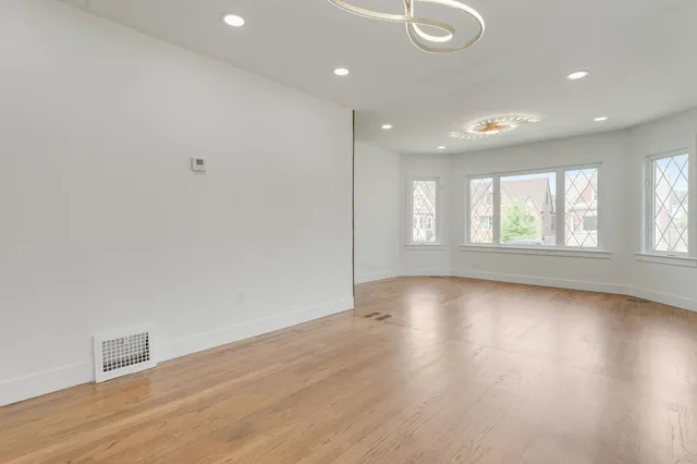 $544,900 | 5853 West Newport Avenue, Chicago, IL 60634