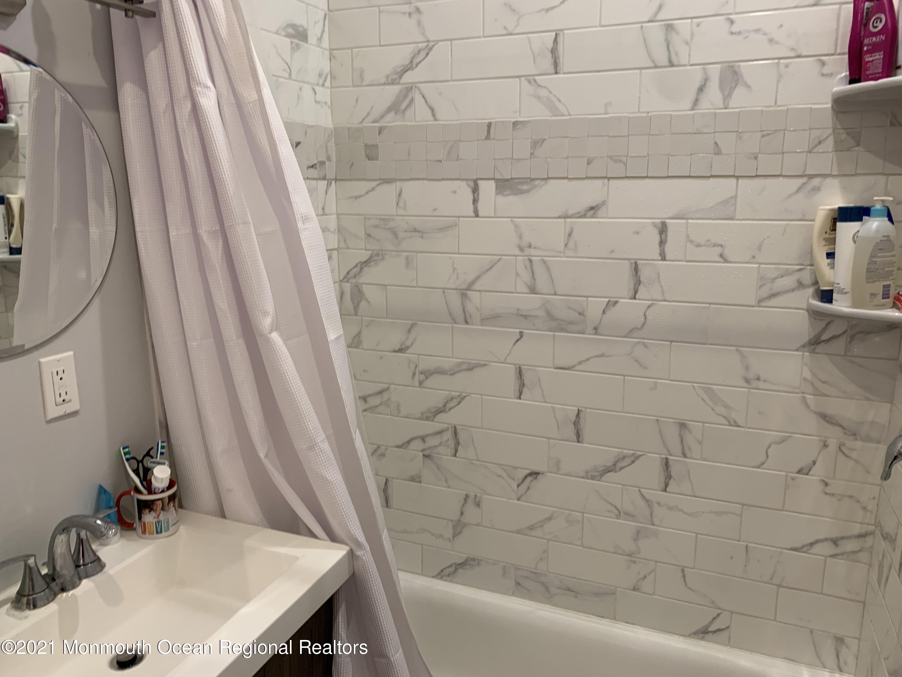 34 Forrest Avenue Rumson, NJ 07760 - Photo 11 of 22 a bathroom with a sink and a tub