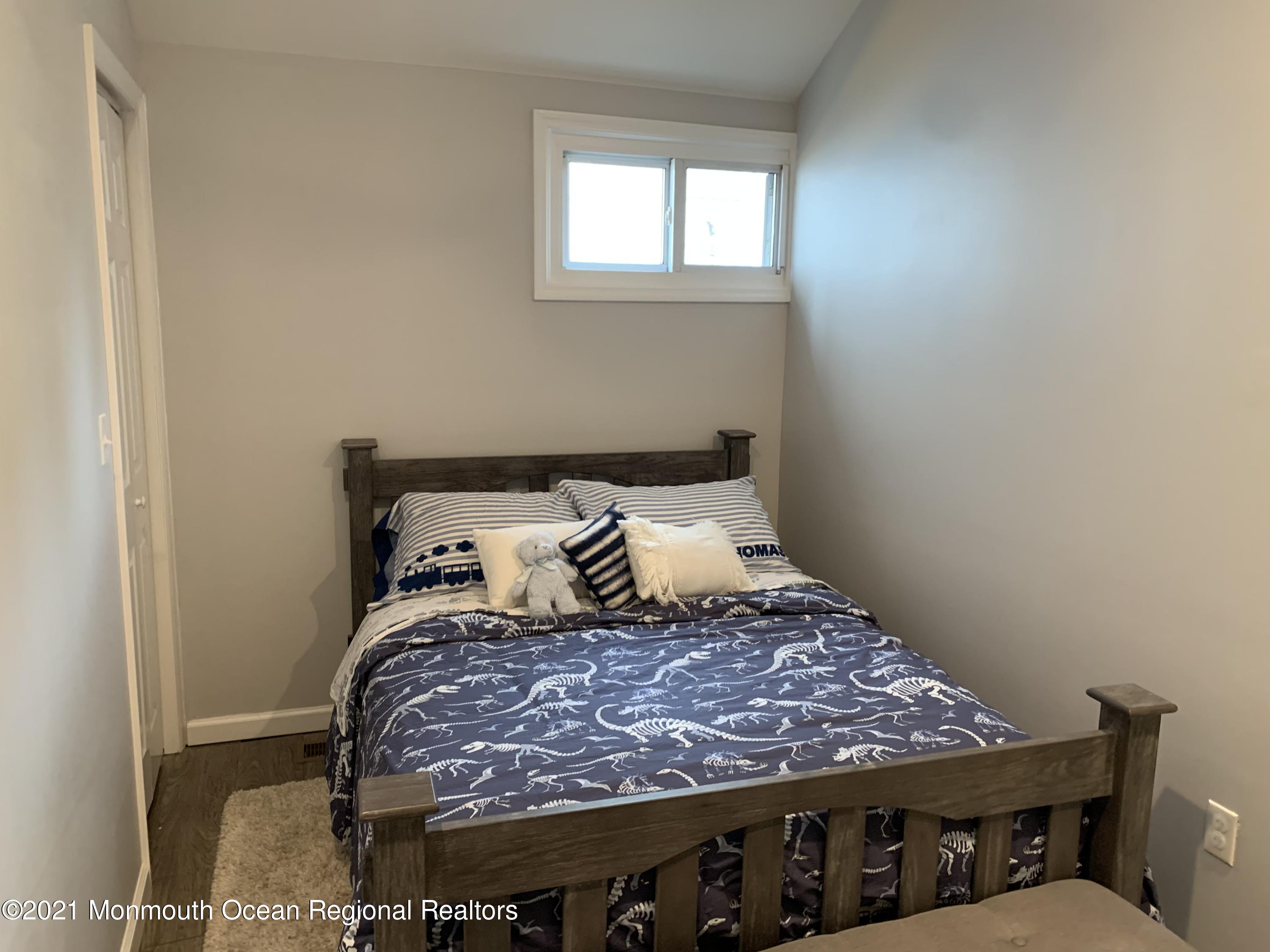 34 Forrest Avenue Rumson, NJ 07760 - Photo 14 of 22 a large bed sitting in a bedroom next to a window
