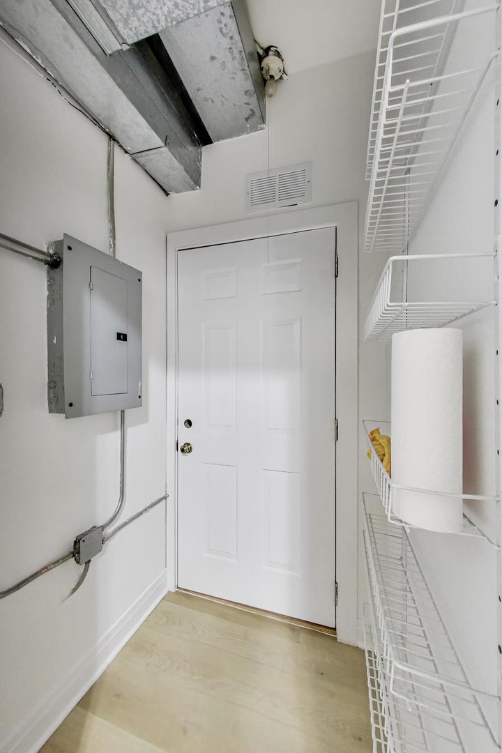 2114 West Byron Street, Unit 1 Chicago, IL 60618 - Photo 16 of 23 a view of a bathroom