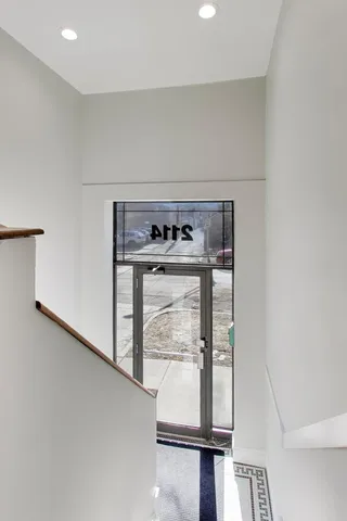 $2,600 | 2114 West Byron Street, Unit 1, Chicago, IL 60618