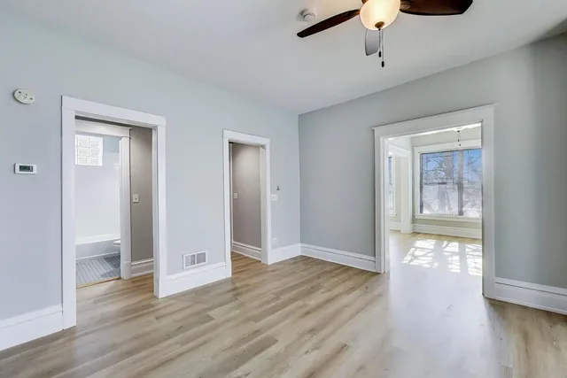 $2,600 | 2114 West Byron Street, Unit 1, Chicago, IL 60618