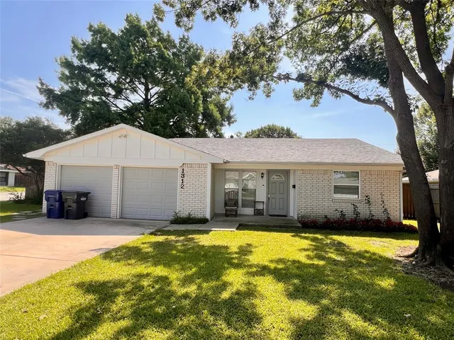 a house view with a outdoor space